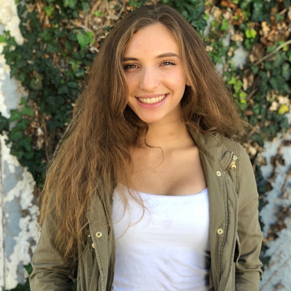 Meet your Posher, Alexis - Picture 1 of 1